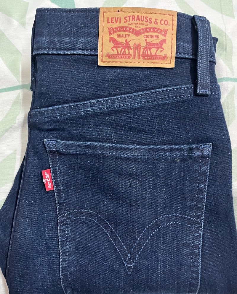 PRICE DROP🔥Levi’s Women Jeans (New Condition)❤