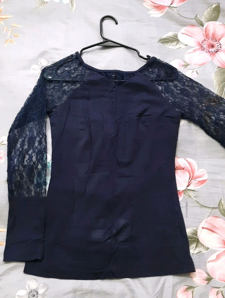 Casual Fitted Top with Net sleeves