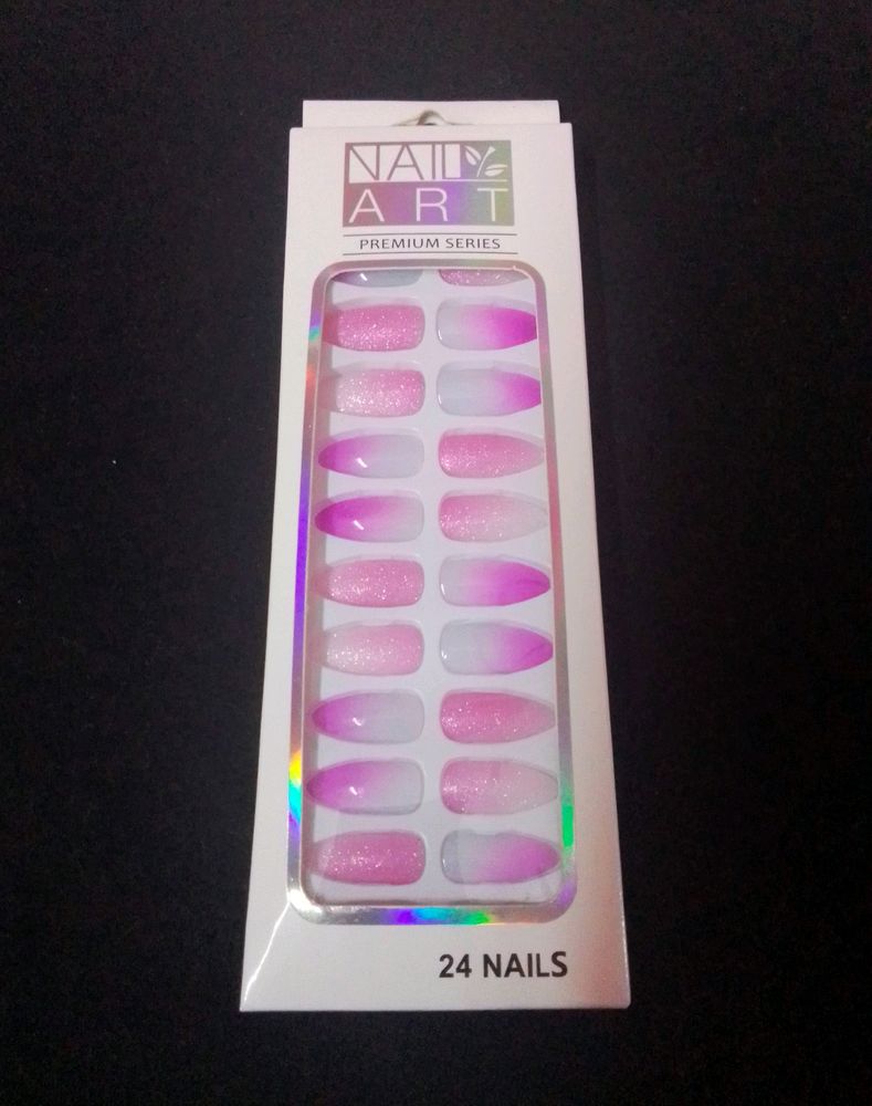 NEW NO USED FAKE NAILS WITH STICKER GLUE.