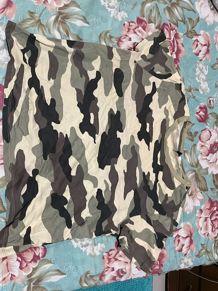 h&m and zara camouflage tshirt combo