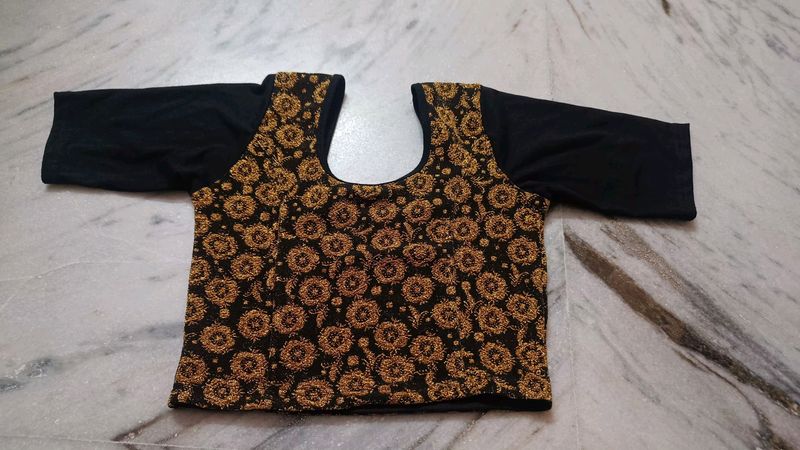 Black stractable Blouse