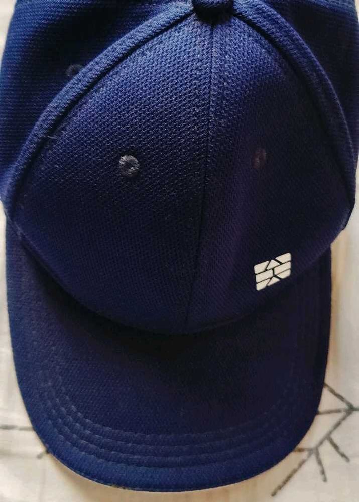 2 Caps For Men And Women On Sell