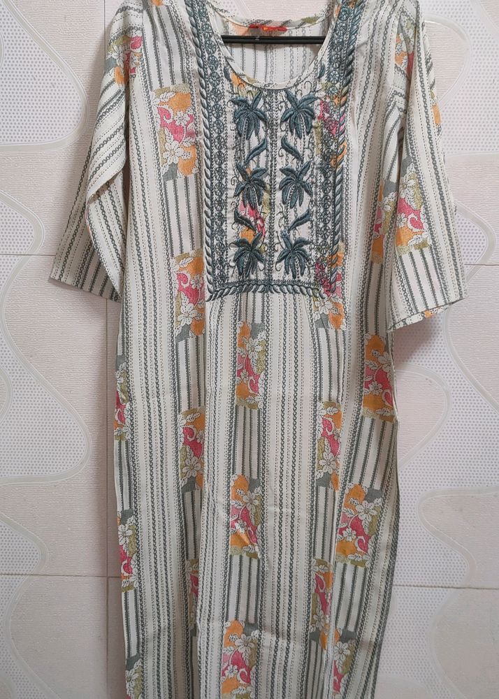 Kurta With Beautiful Embroidery On Neckpiece