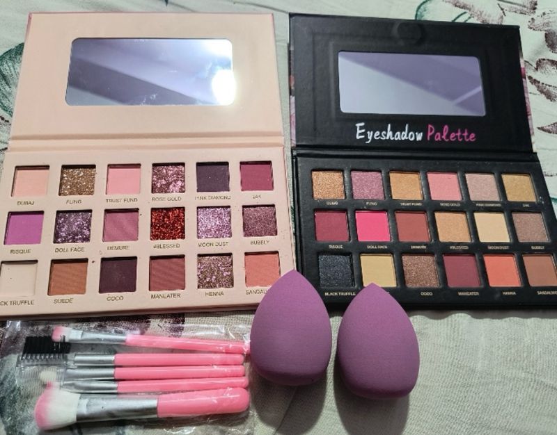 2 Eyeshadow Pallet With Brushes And Beauty Blender