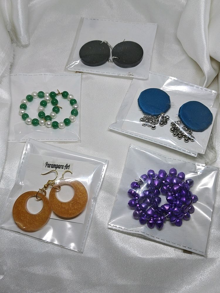 5 Earrings Different Colour