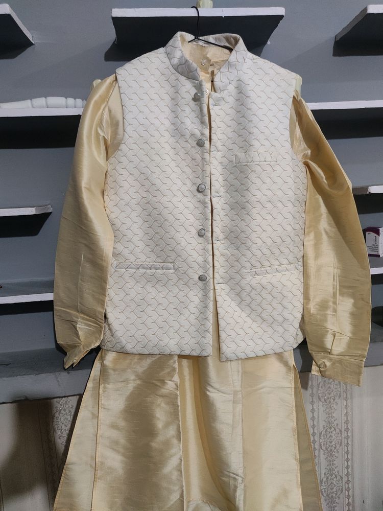 Unused Men' Kurta Set With Double Waistcoat