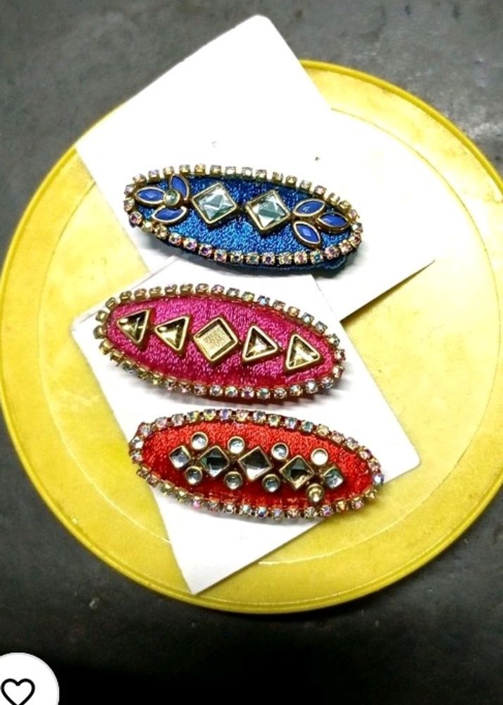 Saree pins and clip