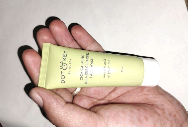 DOT And KEY Cica CalmingBlemish Cleansing Facewash