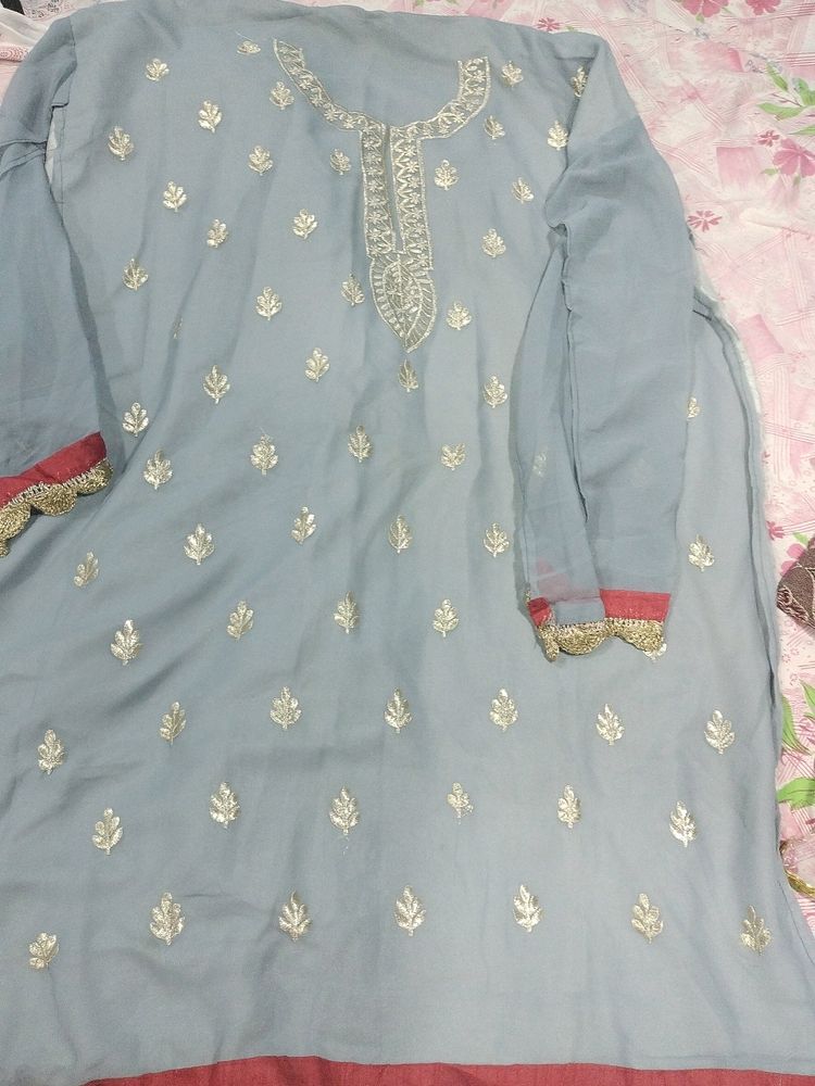 Grey Pakistani Suit With Red Dupatta