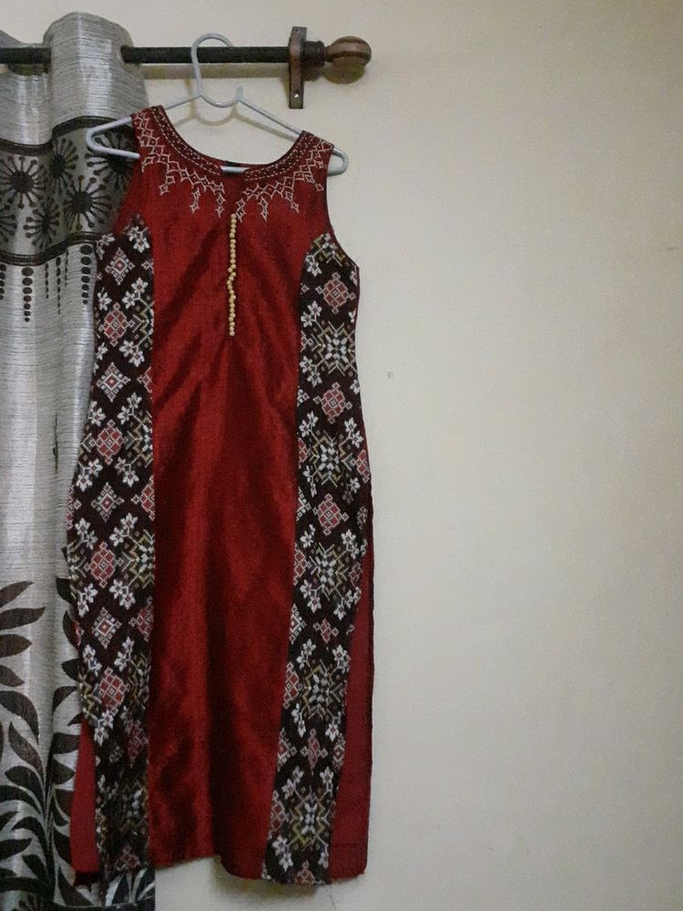 Sleeveless Maroon Kurta