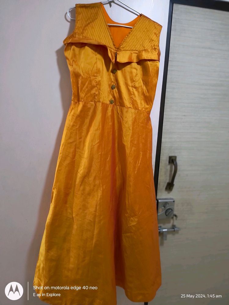 A Volume Heavy Kurti Sleeve Inside