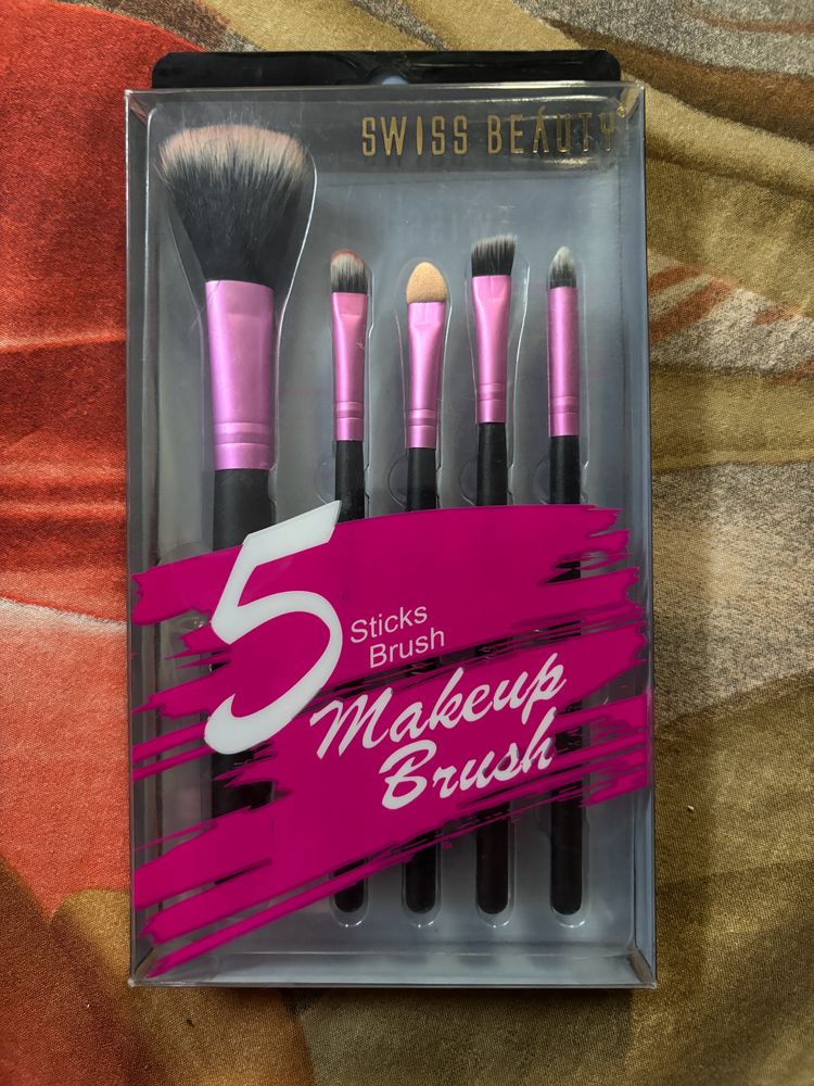 Brand New Brush Set By Swiss Beauty