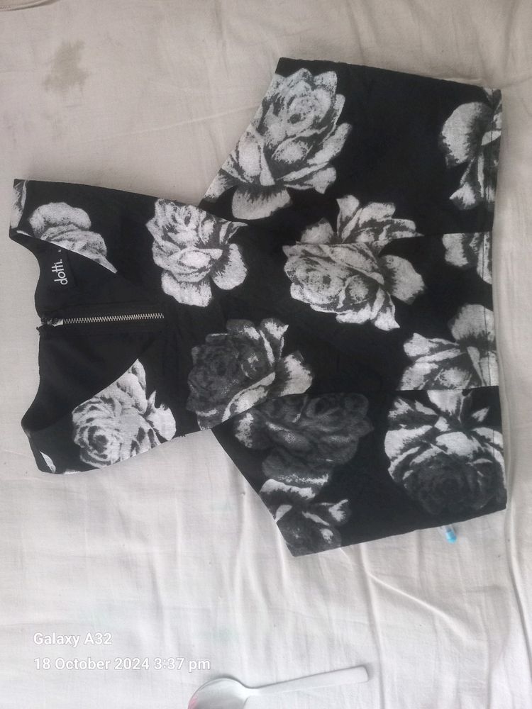 Black DOTTI crop Top With White Grey Flowers