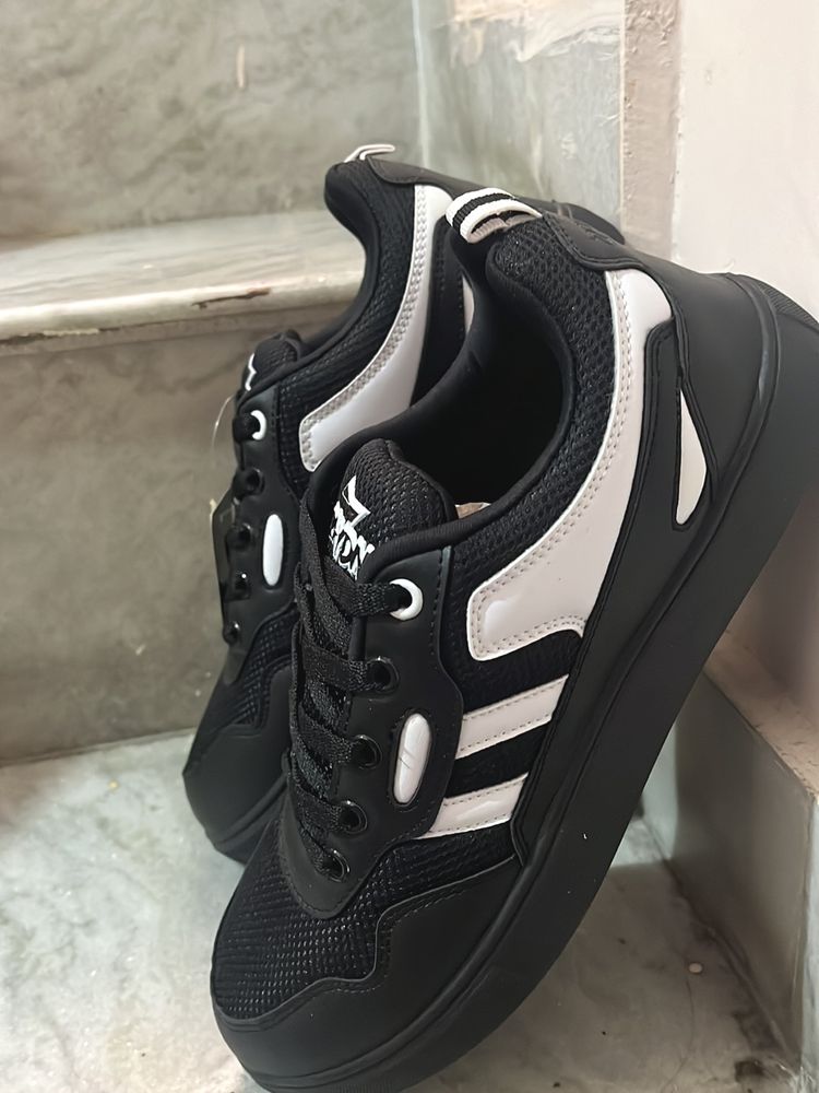 New Black Zaydn Sneakers