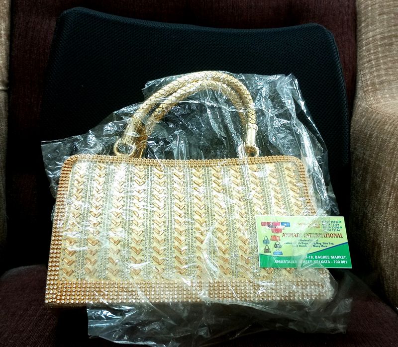 Beautiful 😍 Golden Hand/Sling Bag Only In ₹349