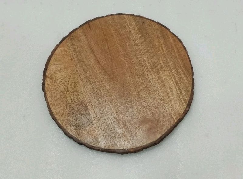 Round Wooden Chopping Board With Bark