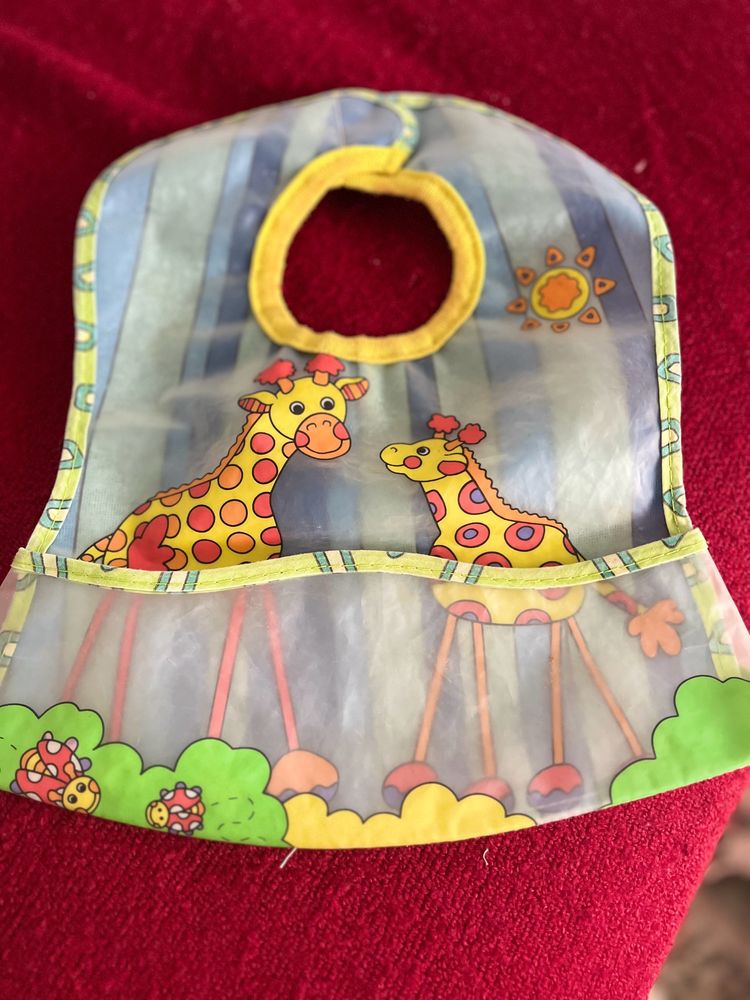 Preloved EZ Clean Feeding Bib-Giraffe