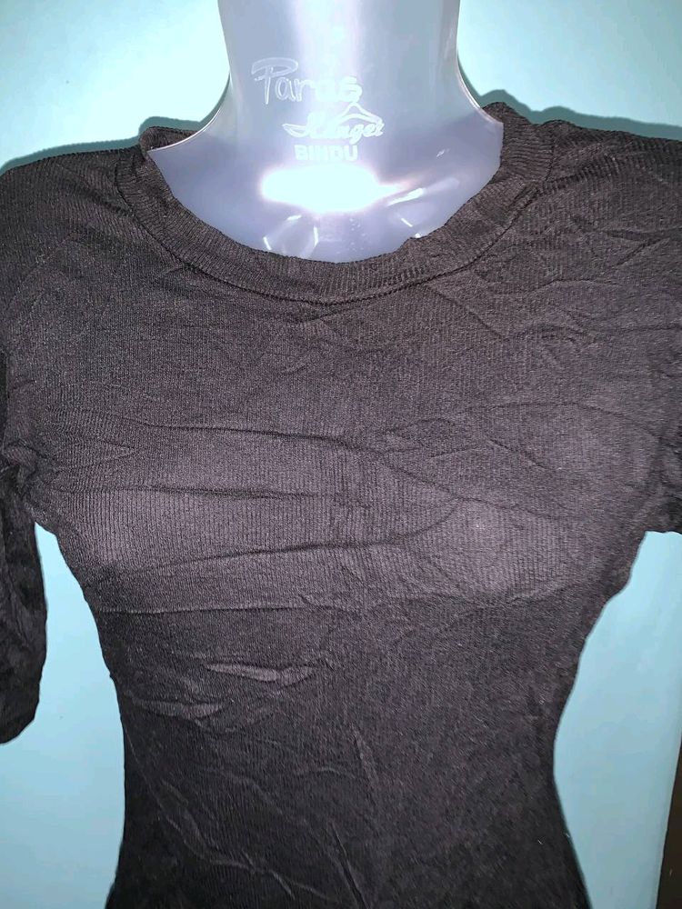 Black color stretchable tshirt for women