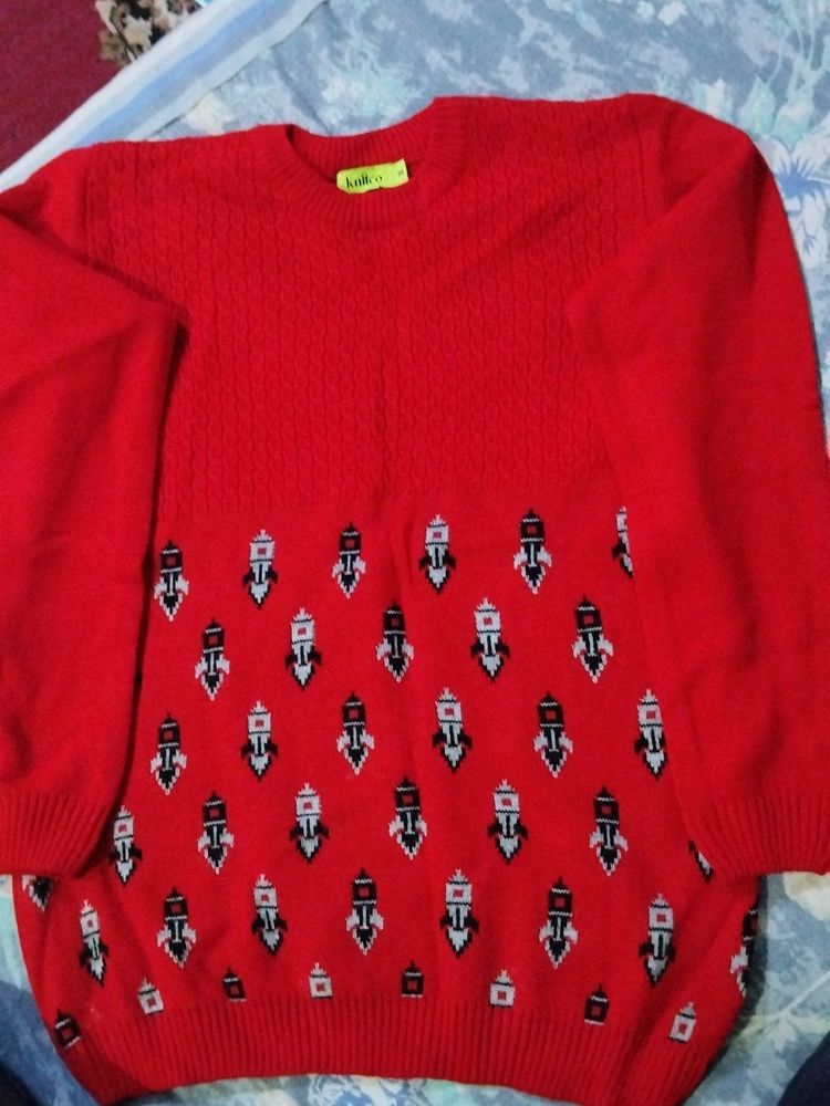 An Unused Sweater For Both Men and Women