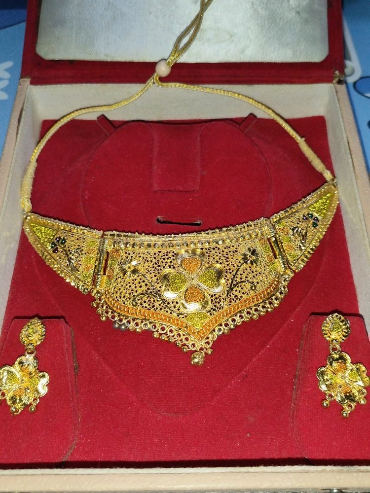 Golden 1Carat Necklace With Earrings