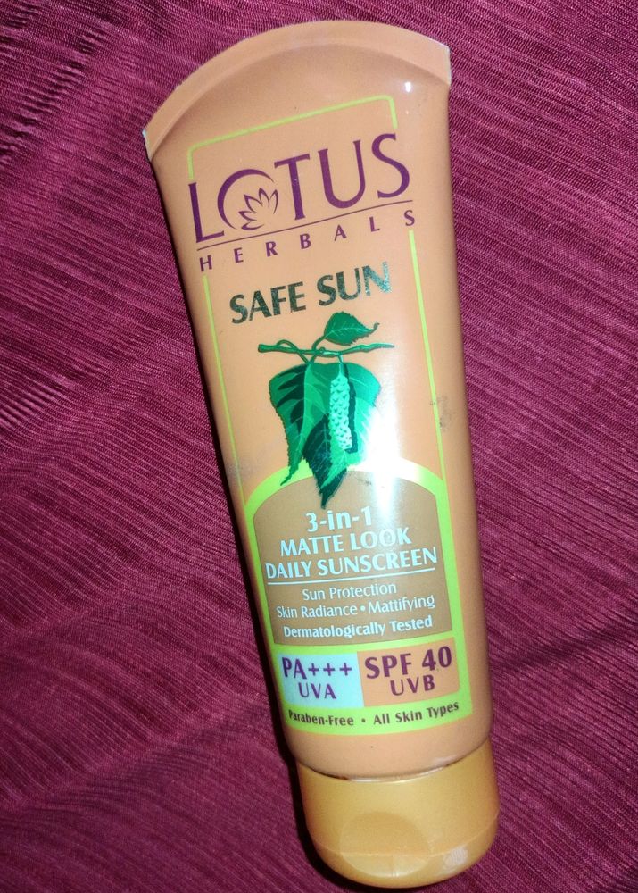 LOTUS HERBALS (SAFE SUN) MATTE SUNSCREEN