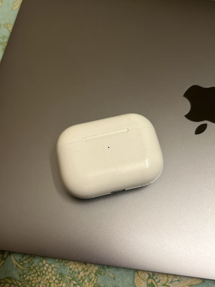 Airpods Looks Like Apple Airpod