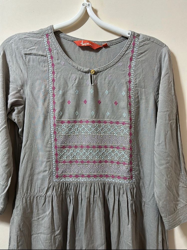 Aline Grey Kurtha