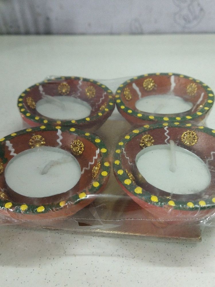 A Set Of 4 Fancy Diyas