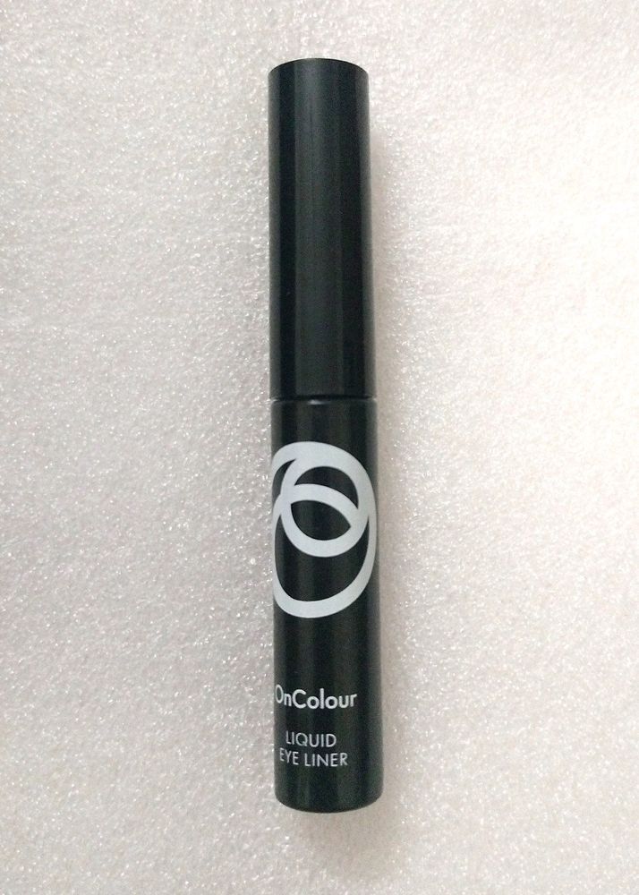 On colour Liquid Eyeliner Black