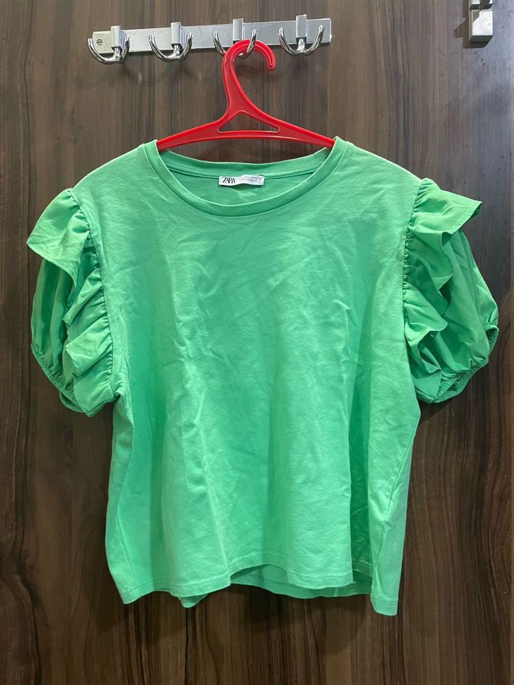 Green T-shirt With Baloon Sleaves