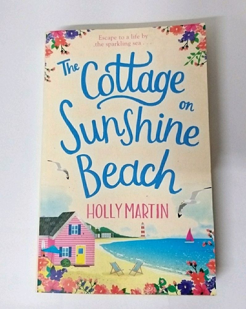 The Cottage on Sunshine Beach by Holly Martin Book