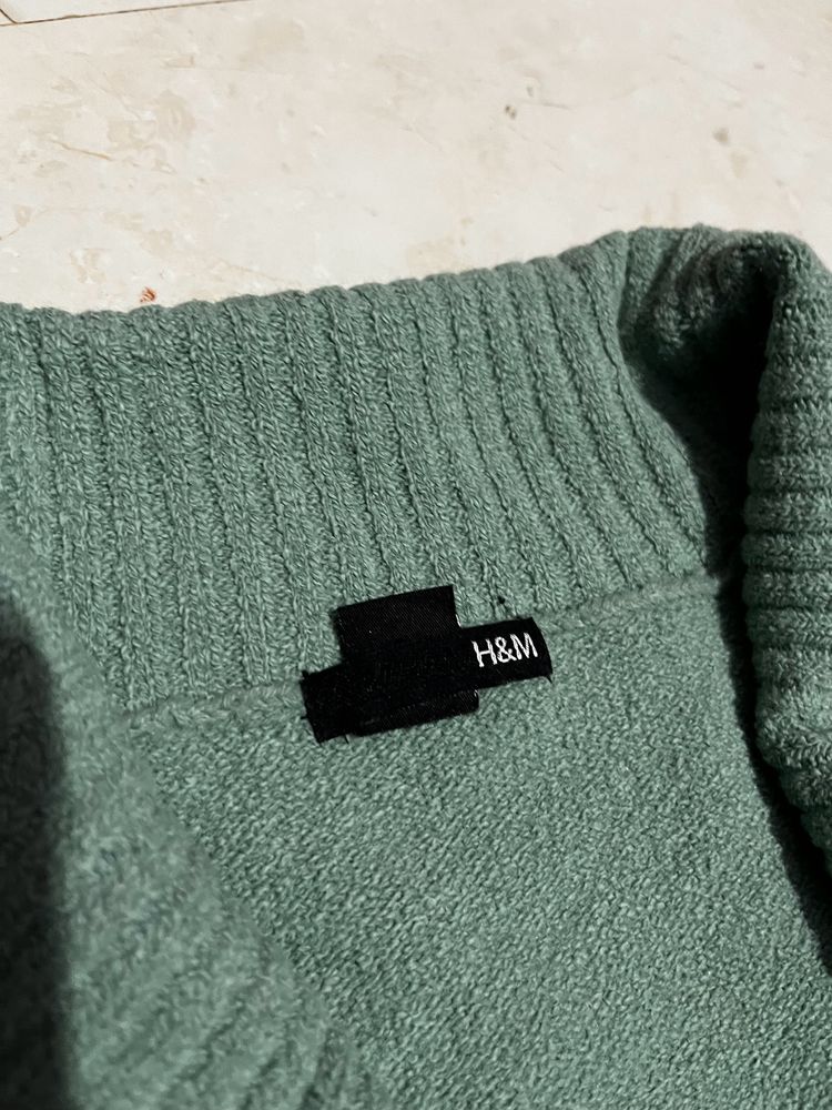 H&M Cropped Sweater