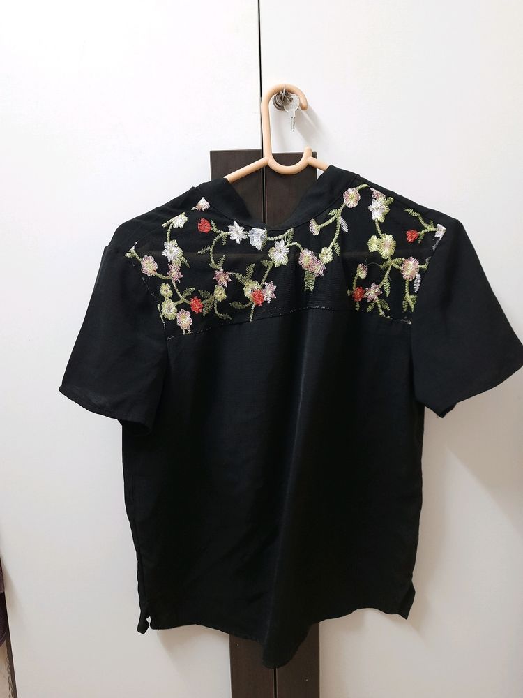 Black embroidered Top S