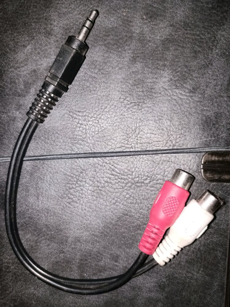 3.5mm Stereo Male to 2 RCA