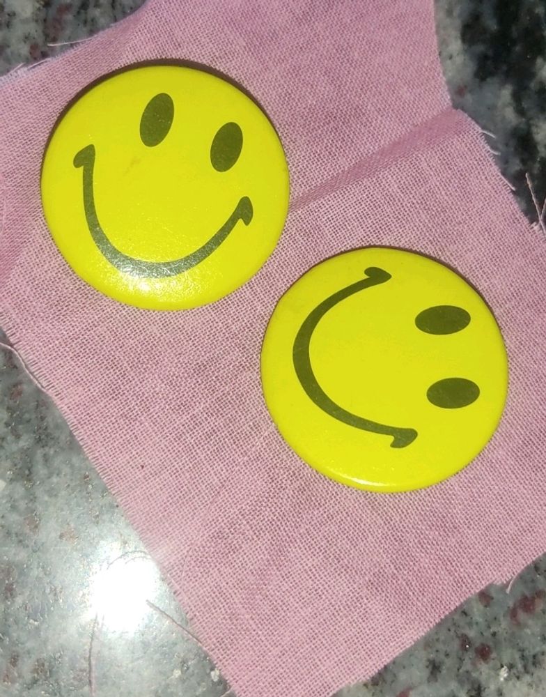 Smiles Brouch With Pin