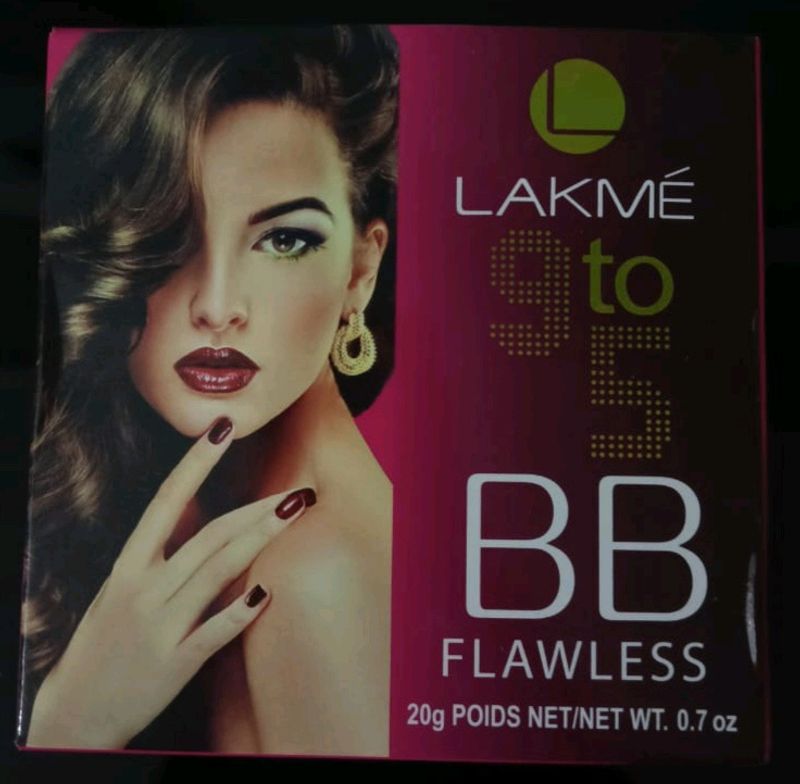 Lakme 9-5 BB Flawless Pressed Powder