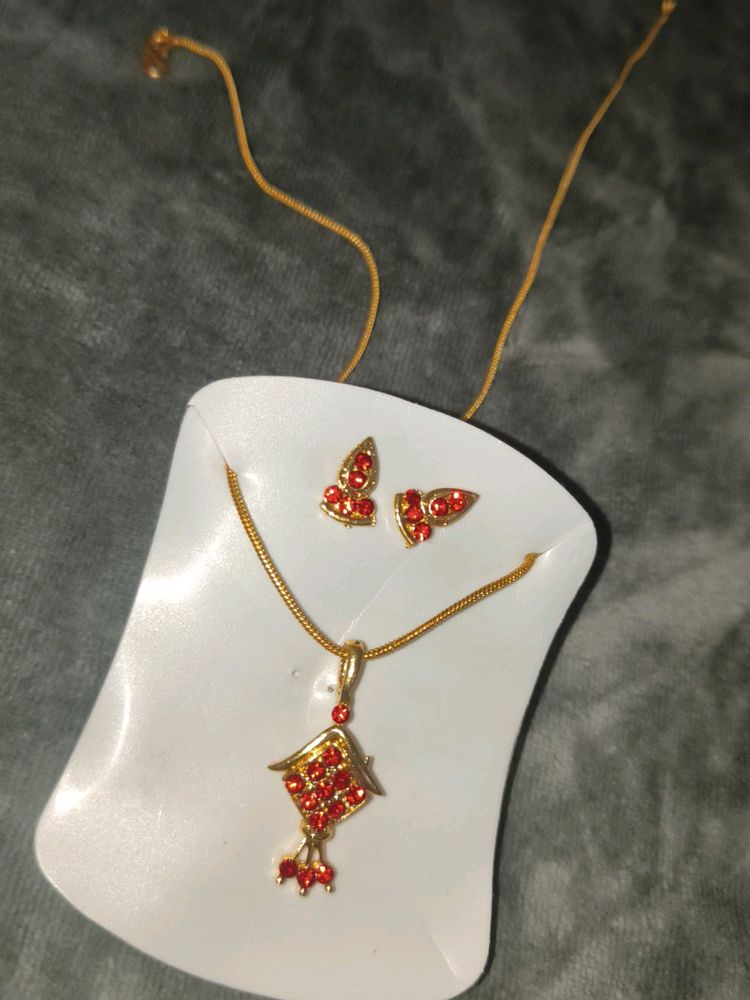 Red Neckpiece Set