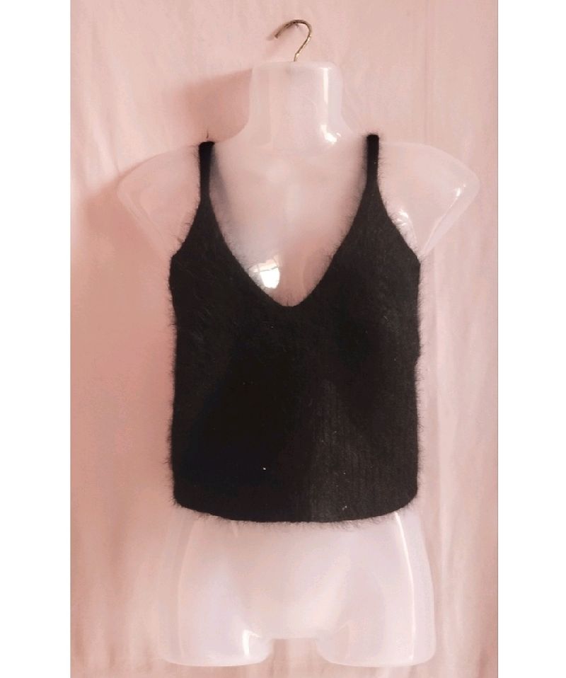 Black Sleeveless Crop Top