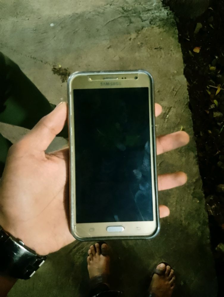 Samsung J7