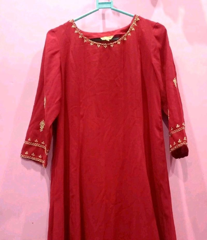 Svarna Embroidery Kurta