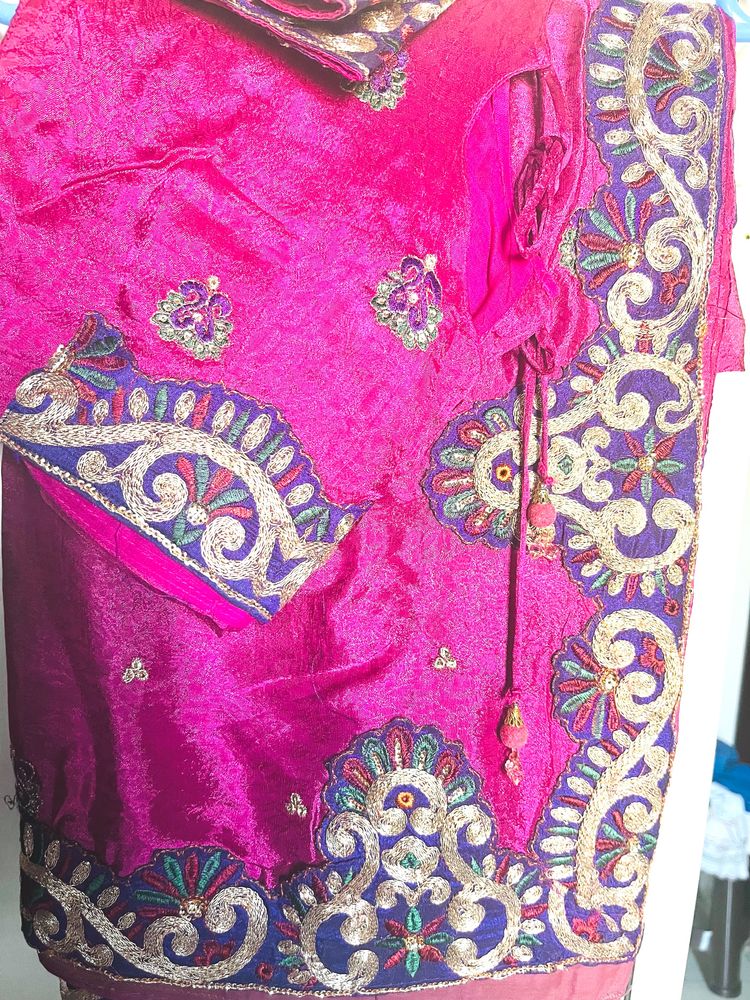 Crepe Saree With Blouse Piece