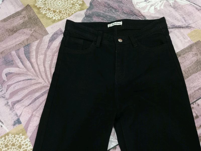 Knee Cut Black Jeans