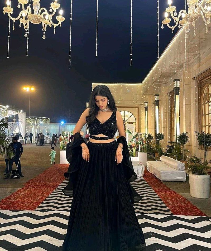 8 Mtr Flair Black Lehenga❤