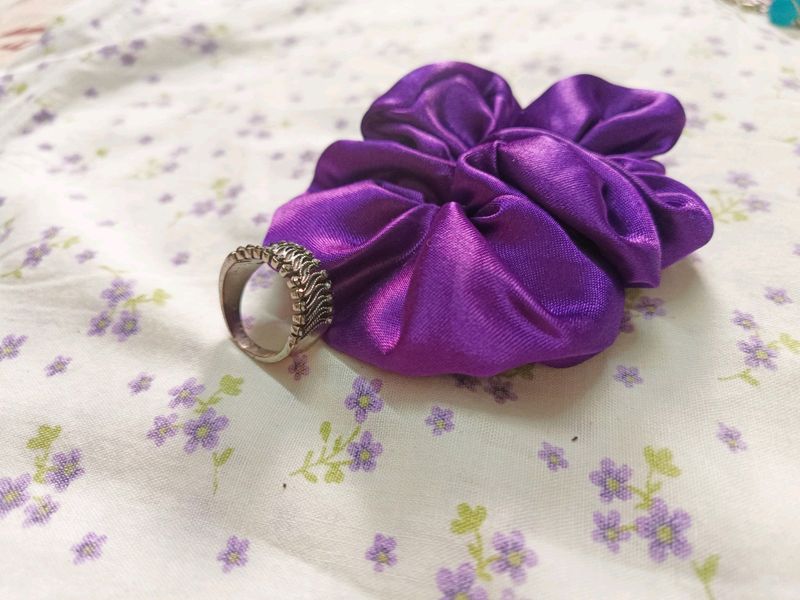 Satin Scrunchie With Oxidised Finger Ring