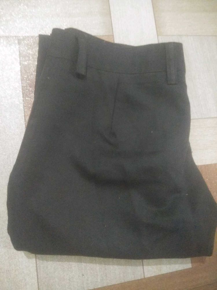 Men Regular Fit Black Cotton Blend Trousers