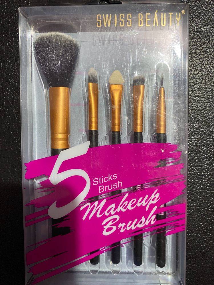 MAKEUP BRUSHES