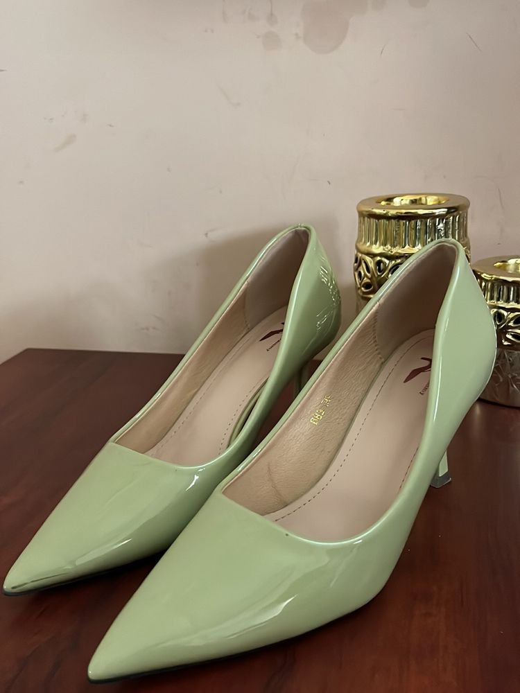 pista green pump heel