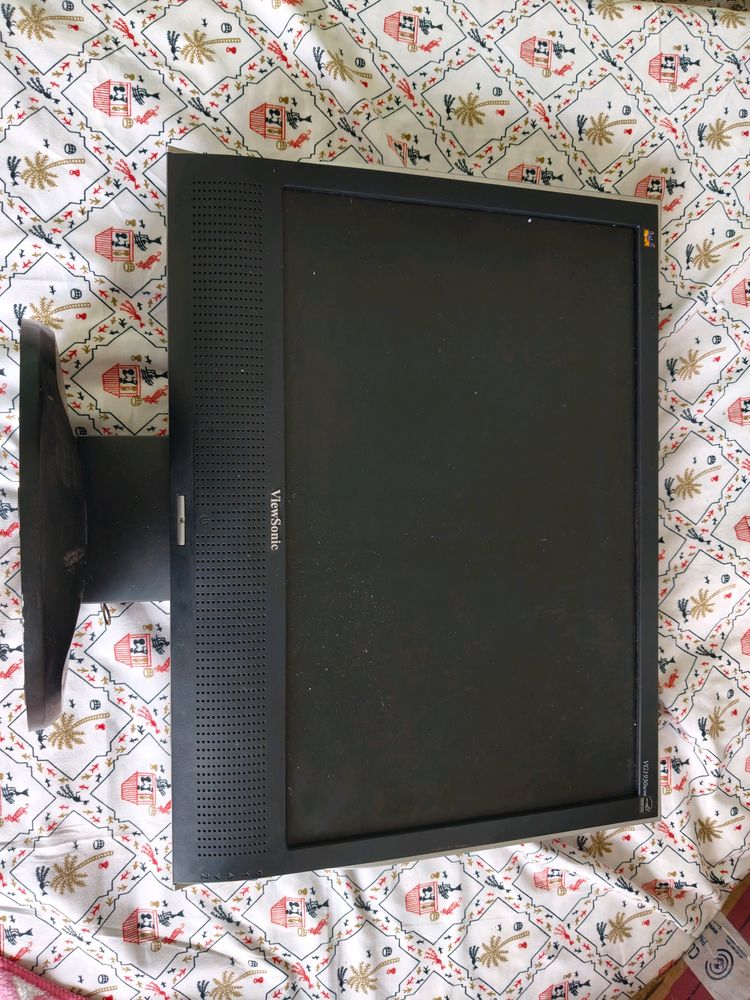 21 Inches Monitor With VGA cable