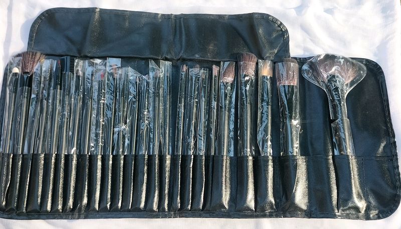 PU Leather 24 Set Of Makeup Brushes