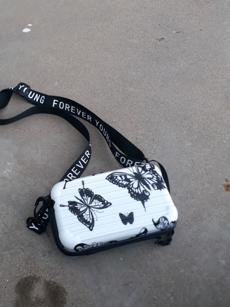 White And Black Butterfly Print Slingbag 👜